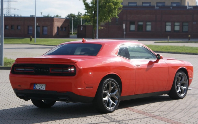 Dodge Challenger cena 81900 przebieg: 211000, rok produkcji 2017 z Legnica małe 137